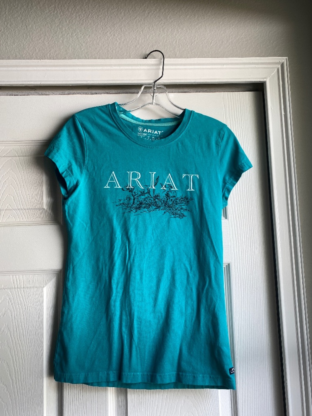 Ariat t-shirt size small